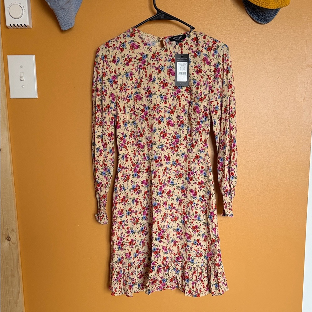 ✨NWT✨New Look Floral Dress, Size 6P